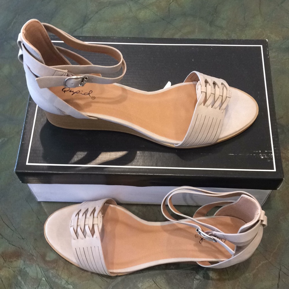NIB Taupe Strappy Sandals!